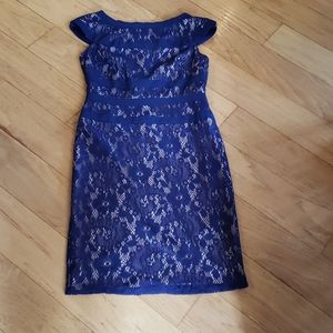 Adrianna Papell size 4 cocktail length dress